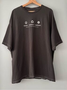 Dravus Men Gray 'Peace Respect Harmony' Graphic And Back Print Short Sleeve Tee